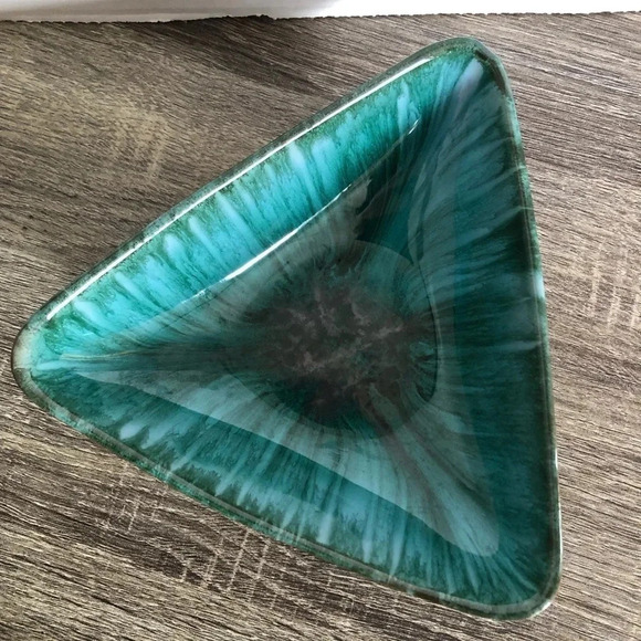 Vintage Blue Mountain Pottery Triangular  Dish - Picture 3 of 7